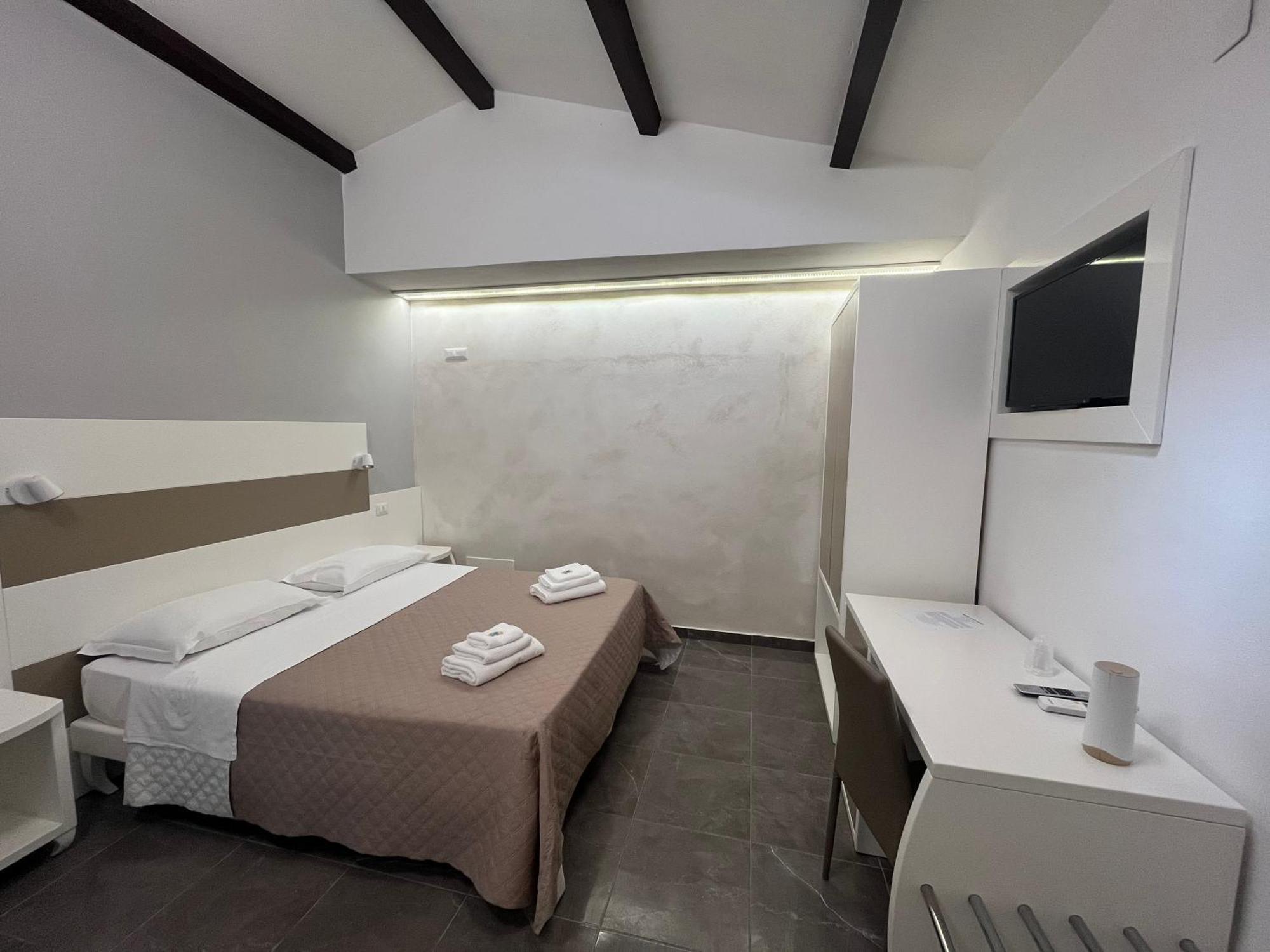 Afrodite Accomodation Тропея Экстерьер фото